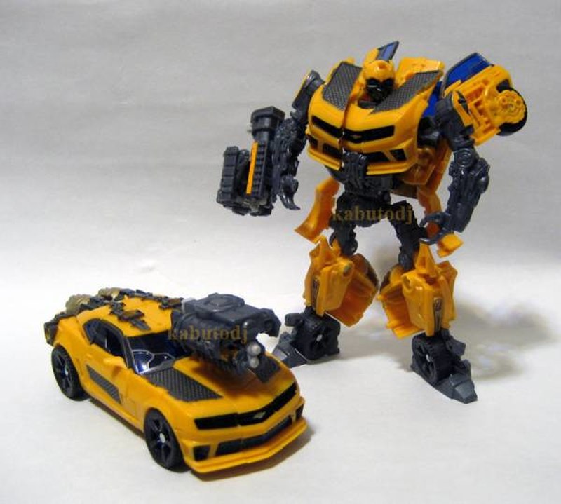 New Looks at Nitro Bumblebee from Transformers Dark of the Moon